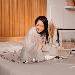 Woman enjoying the cozy and calming effects of the Sonno weighted blanket, ideal for anxiety relief and better sleep.